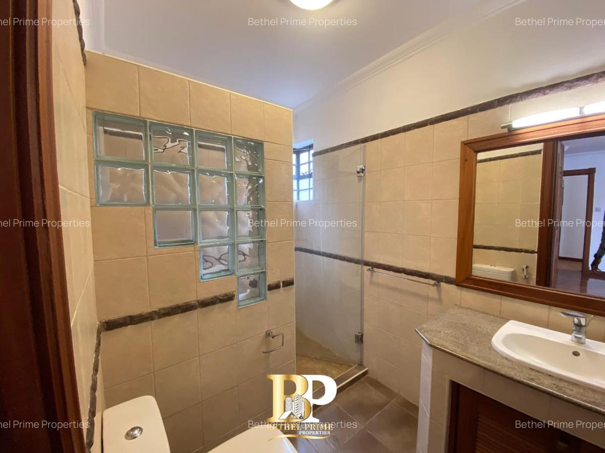 4 Bed Townhouse with En Suite in Spring Valley - 18