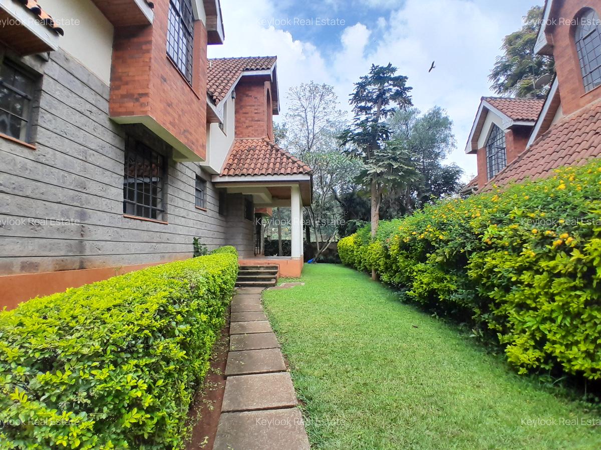 4 Bed Townhouse with En Suite at Lavington - 20