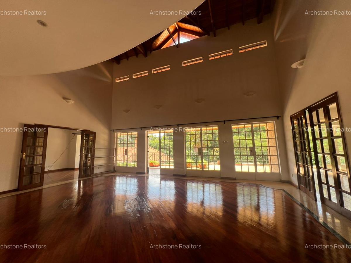 5 Bed House with Swimming Pool in Nyari - 6