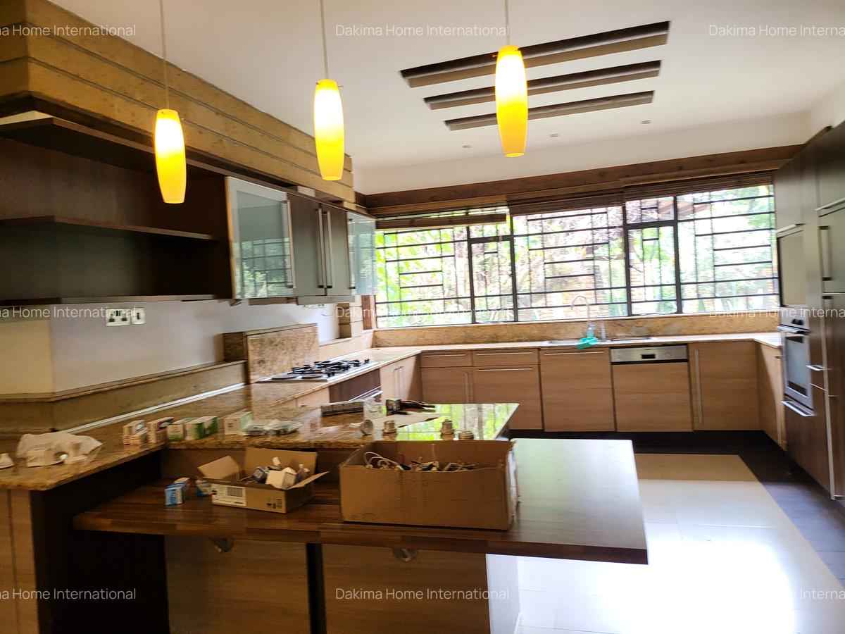 4 Bed Townhouse with En Suite in Lake View - 5