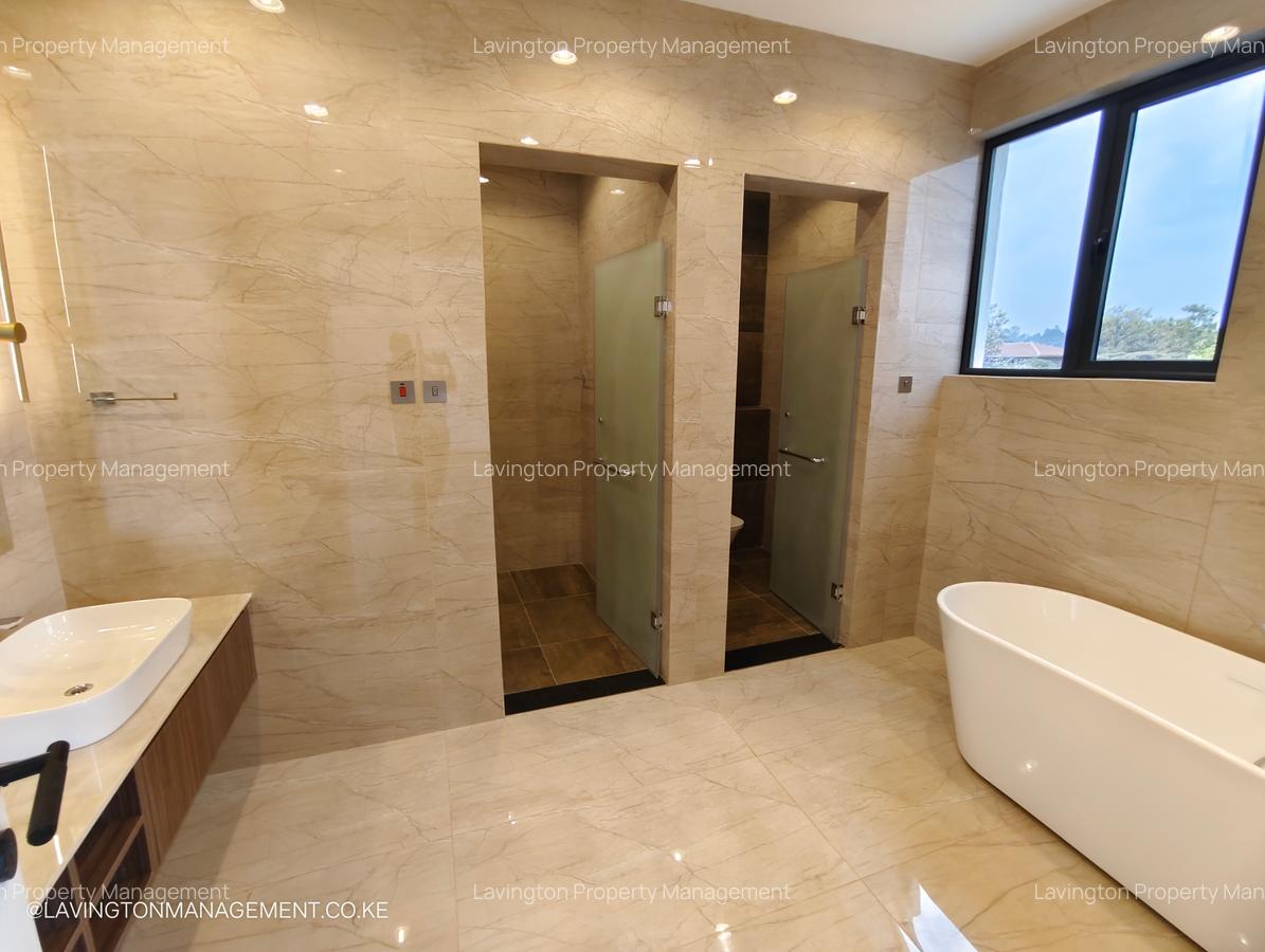 5 Bed House with En Suite at Lavington Green - 19