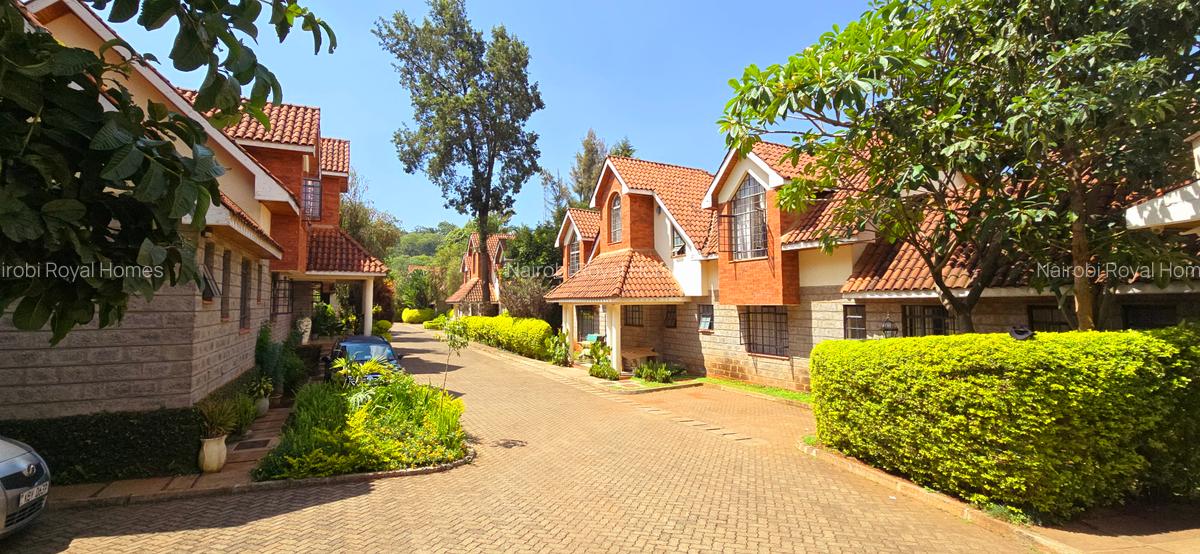 4 Bed Townhouse with En Suite at Lavington Green - 4