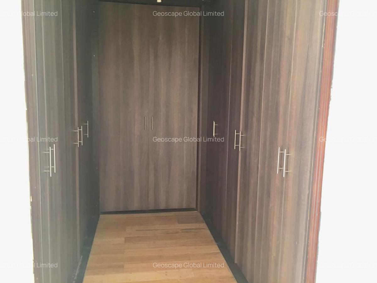 5 Bed House with En Suite in Spring Valley - 10