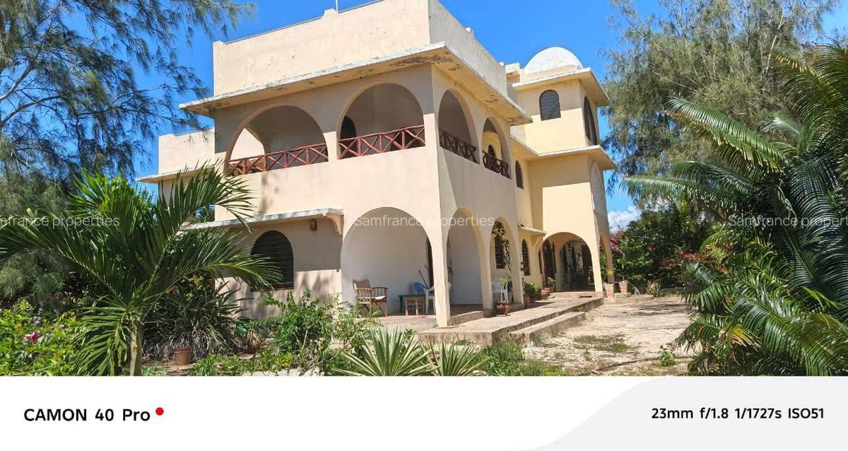 4 Bed Villa with En Suite at Jacaranda - 1