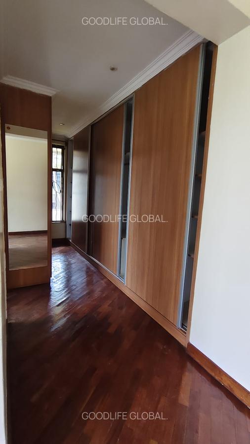 4 Bed House with En Suite at Ridgeways - 9