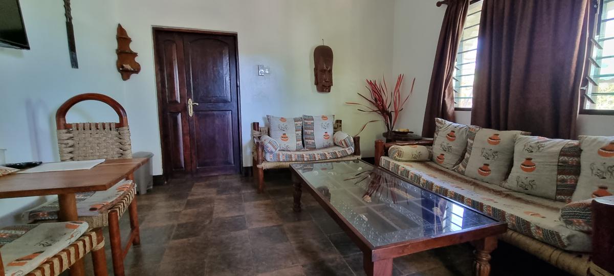 3 Bed House with En Suite at Jumba Ruins - 8