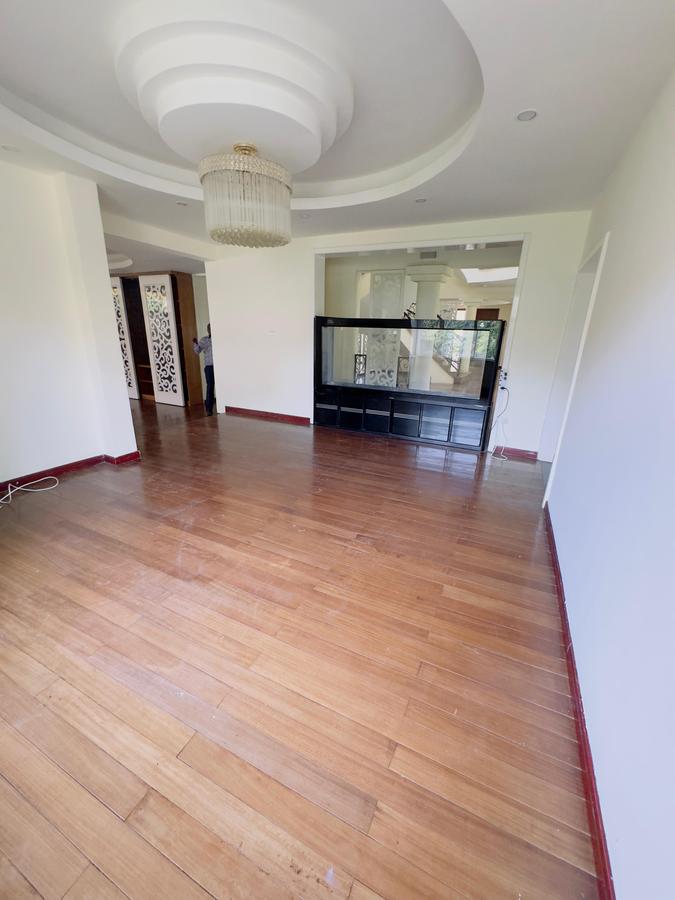 5 Bed House with En Suite at Mimosa Drive - 14
