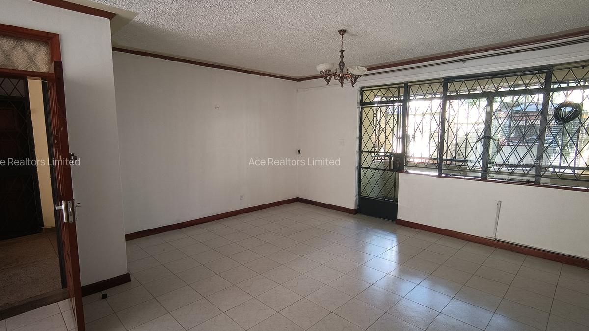 3 Bed Apartment with En Suite at Valley Arcade - 2