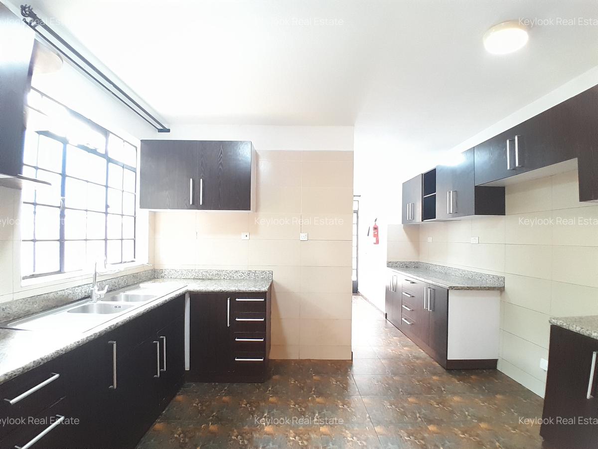 4 Bed Townhouse with En Suite at Lavington - 5