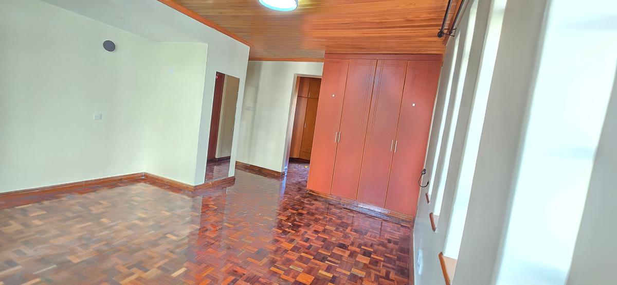 5 Bed Townhouse with En Suite at Lavington - 12