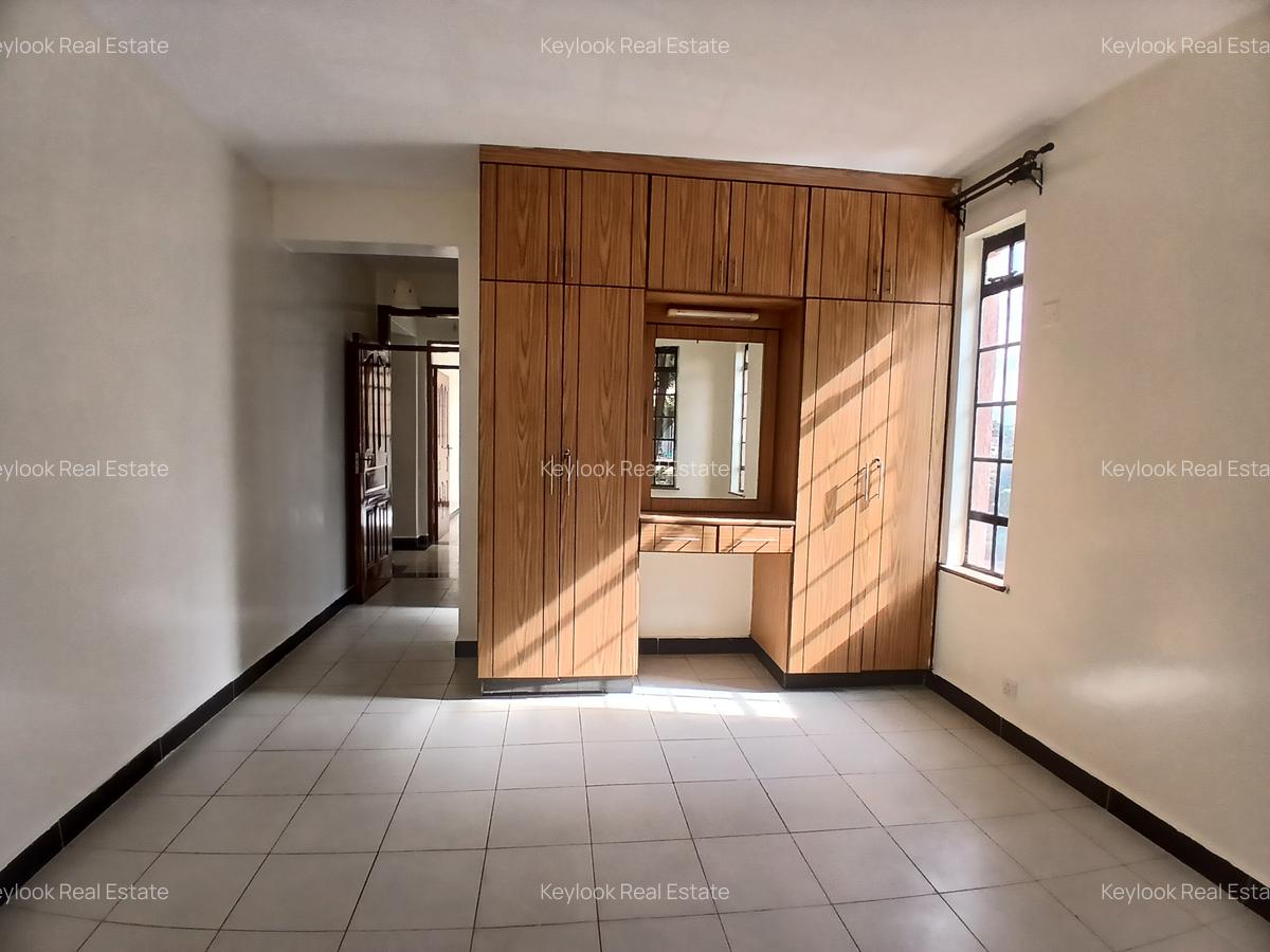 2 Bed Apartment with En Suite at Lavington - 6