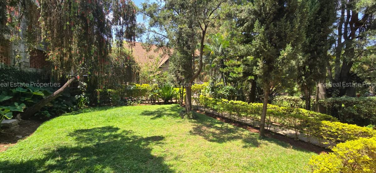 3 Bed House with En Suite in Ridgeways - 5