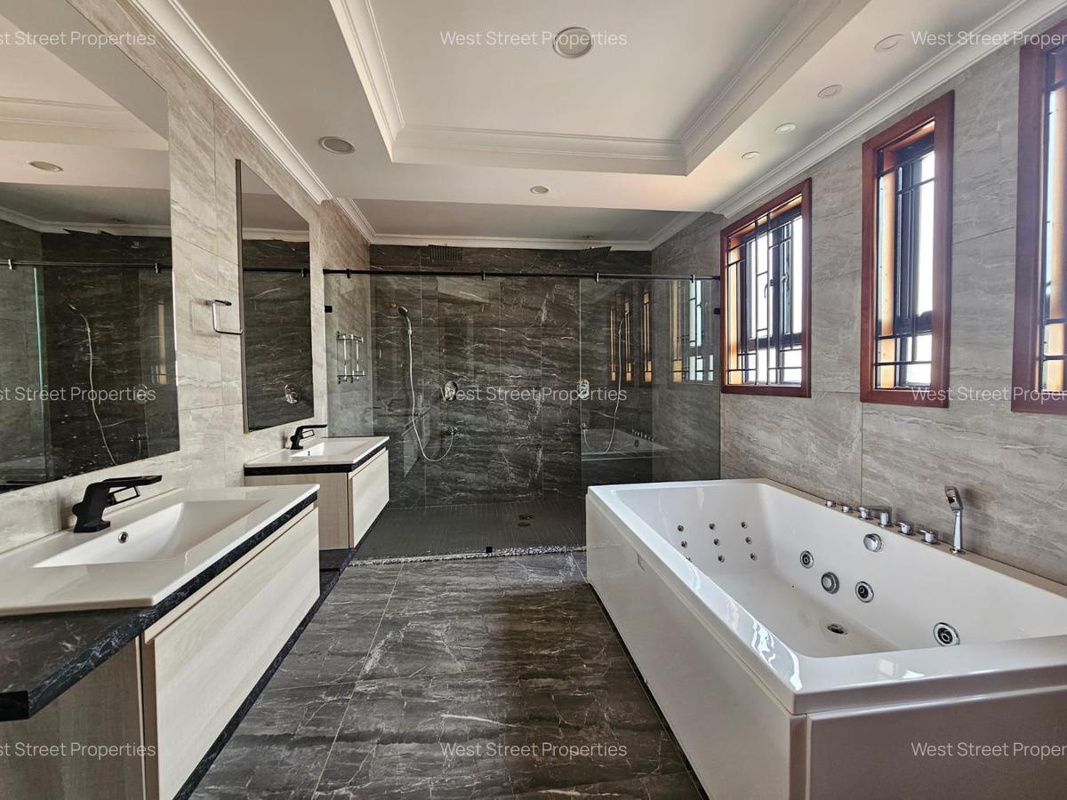 7 Bed Villa with En Suite at Lavington - 7