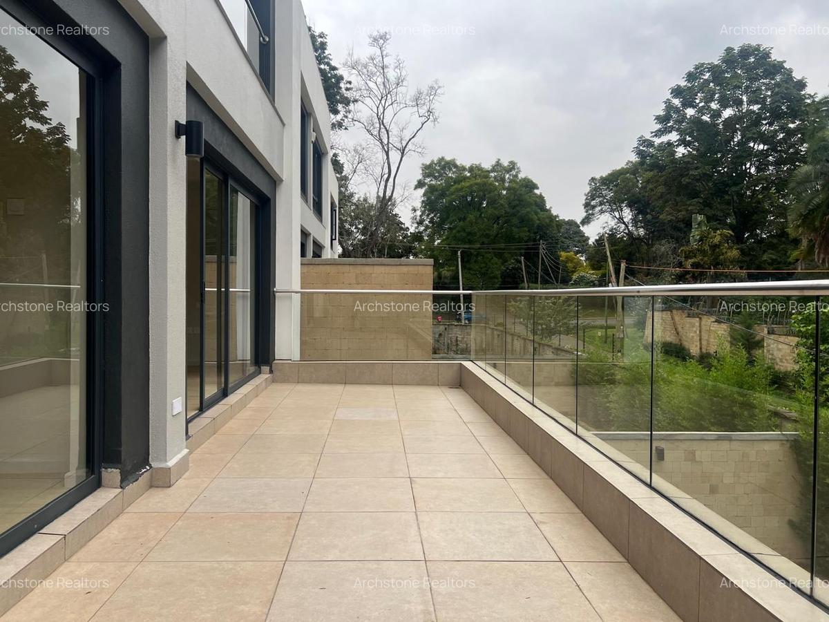 6 Bed Townhouse with En Suite in Kyuna - 10