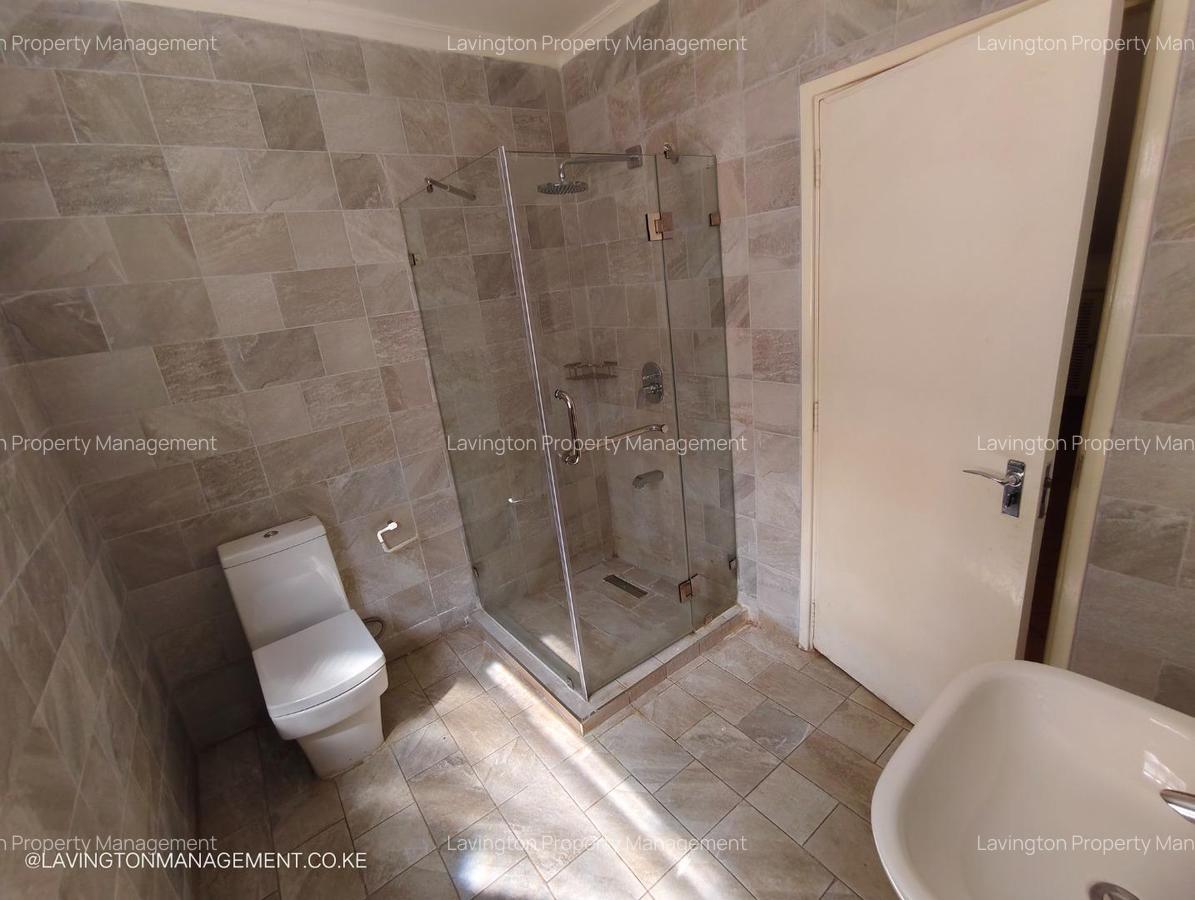 4 Bed House with En Suite at Lavington - 18