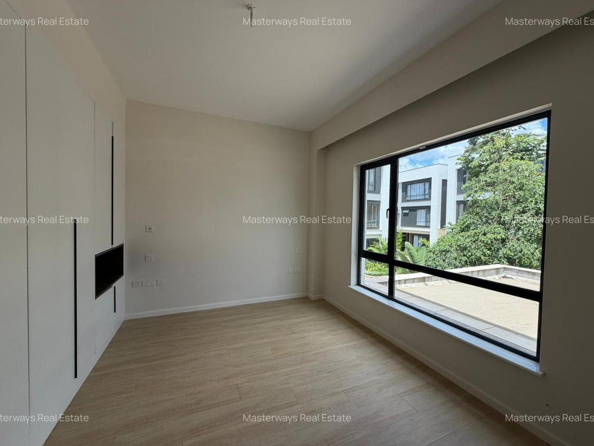 6 Bed Villa with En Suite in Kyuna - 12