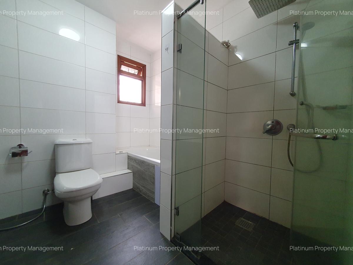 4 Bed House with En Suite at Grevillea Grove - 19