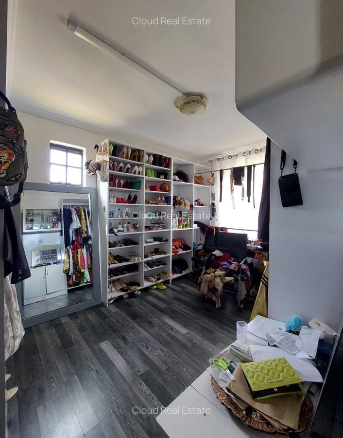 4 Bed House with En Suite in Loresho - 11