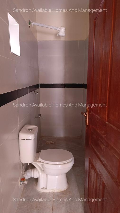 1 Bed House with En Suite in Lavington - 5
