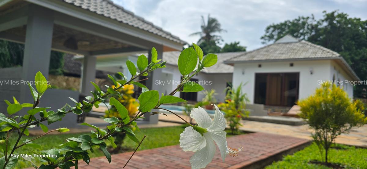 3 Bed Villa with En Suite at La-Marina - 3