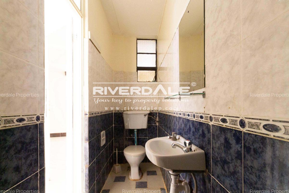 3 Bed Apartment with En Suite in Brookside - 13