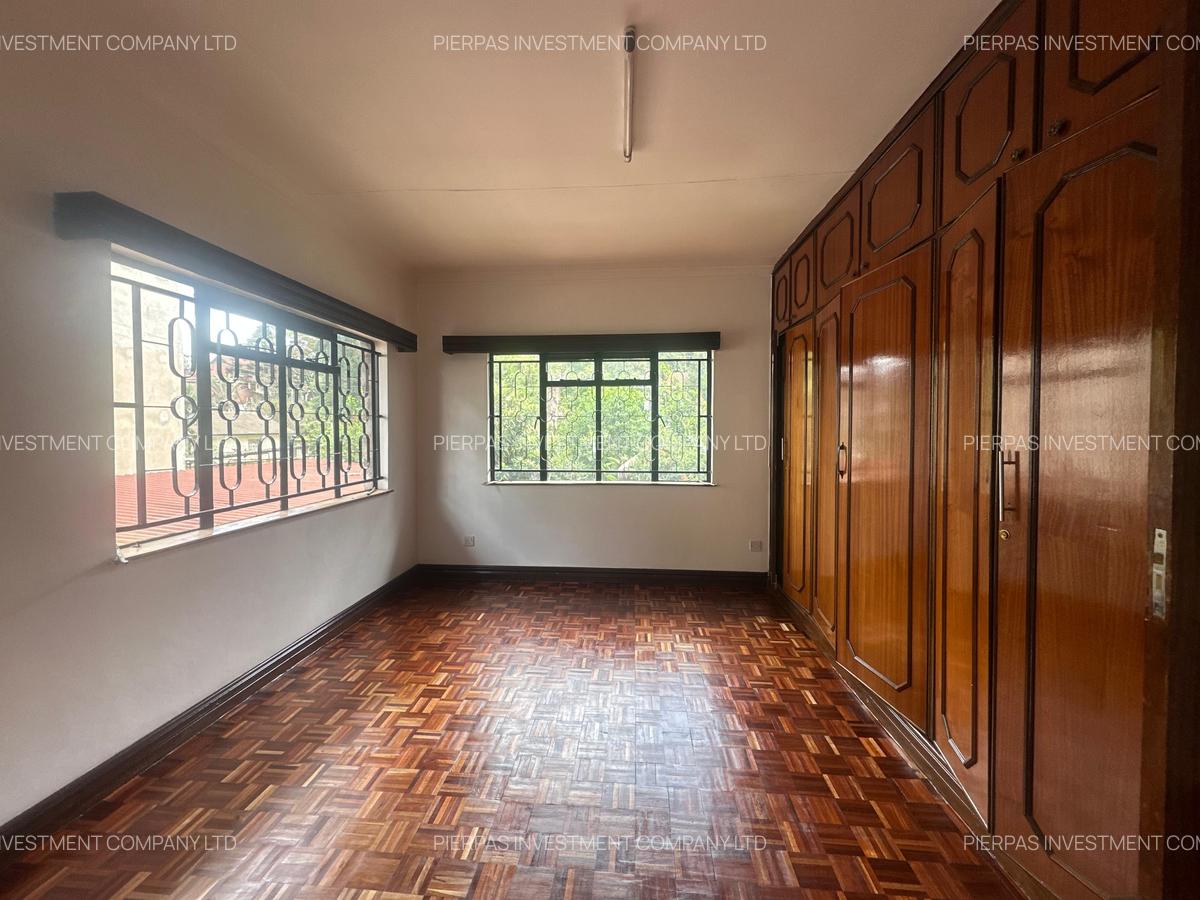 5 Bed Townhouse with En Suite in Lavington - 8