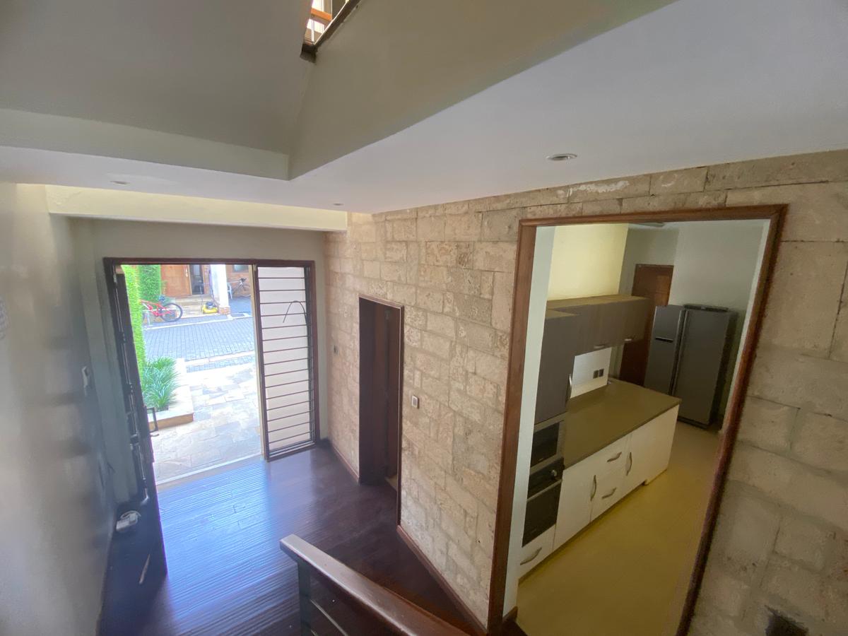 4 Bed Townhouse with En Suite in Kileleshwa - 12