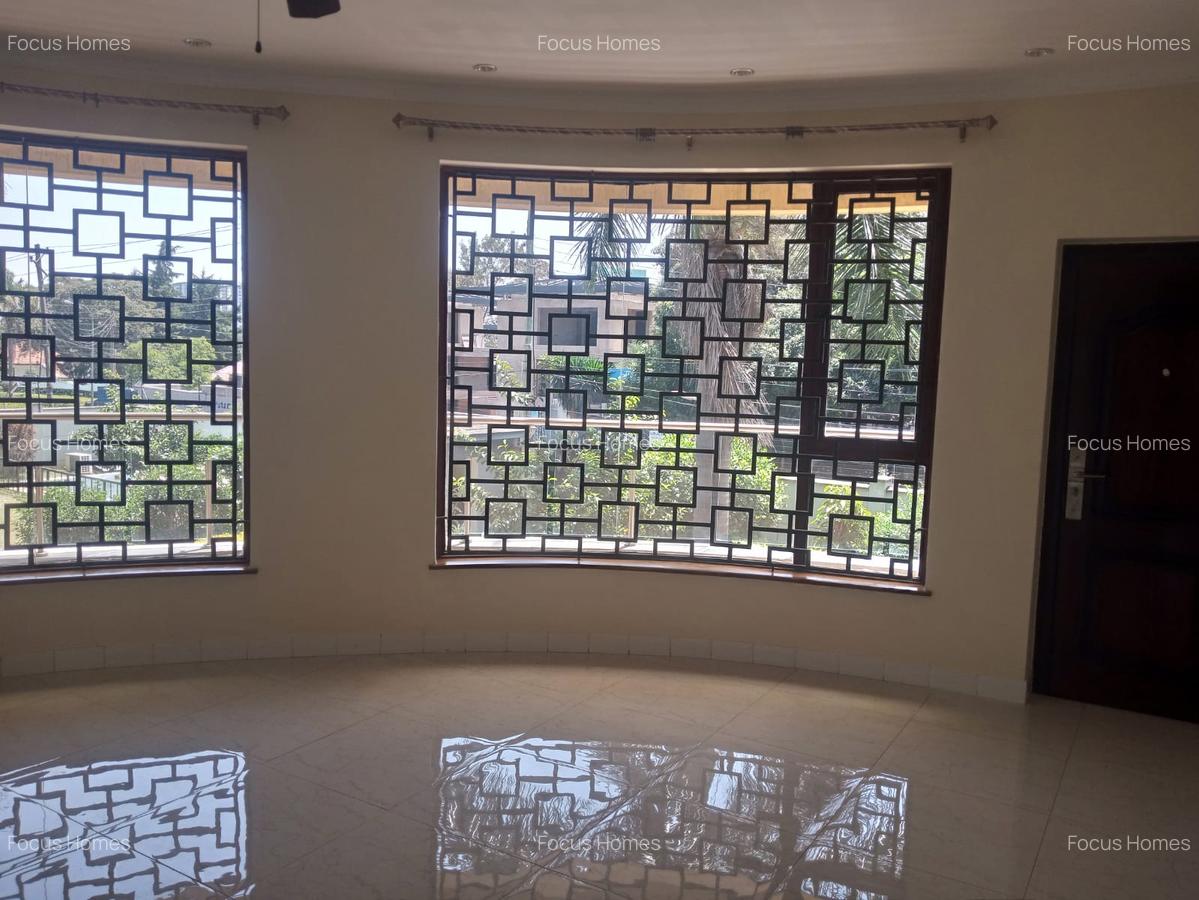 5 Bed Townhouse with En Suite in Lavington - 11