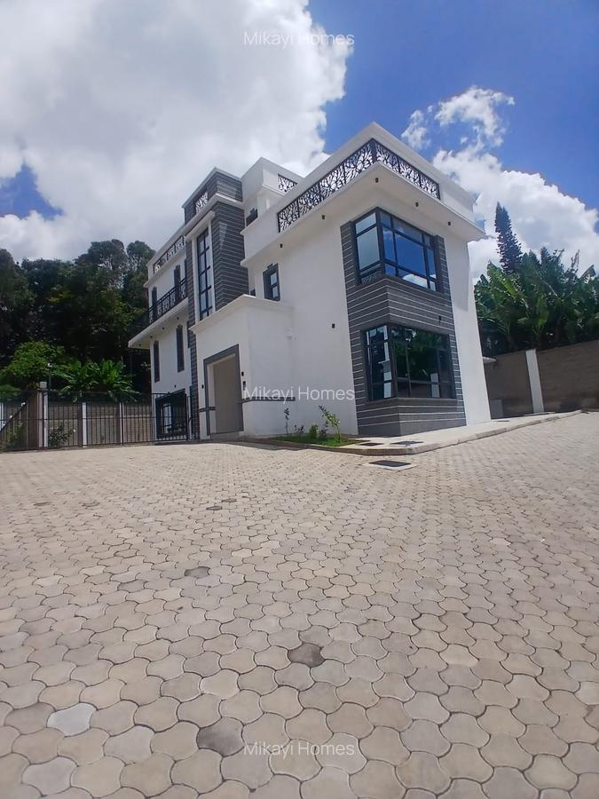 5 Bed Villa with En Suite in Lavington - 2