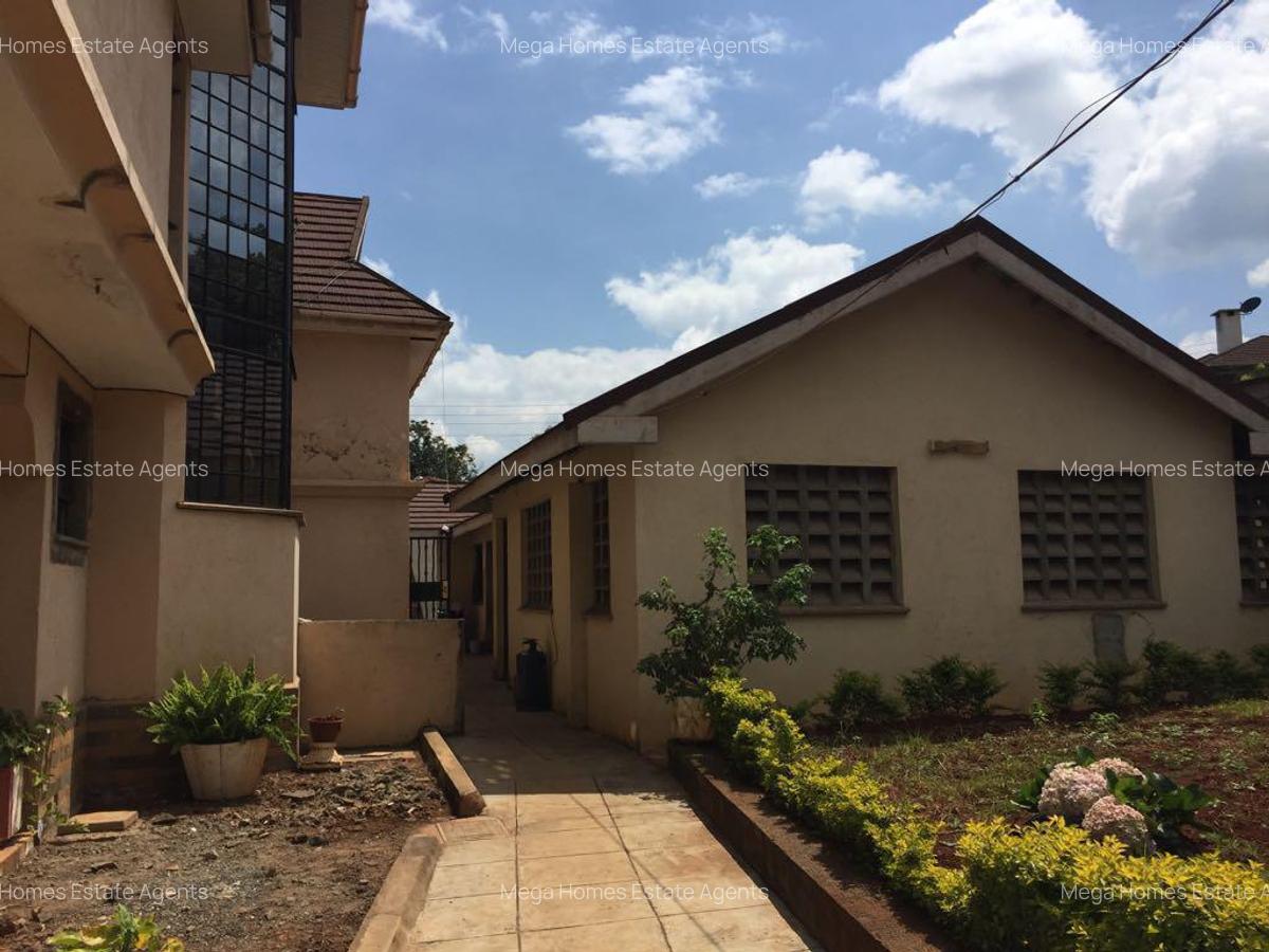 7 Bed House with En Suite in Runda - 5