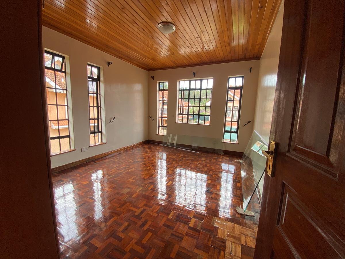 4 Bed Townhouse with En Suite in Lavington - 10