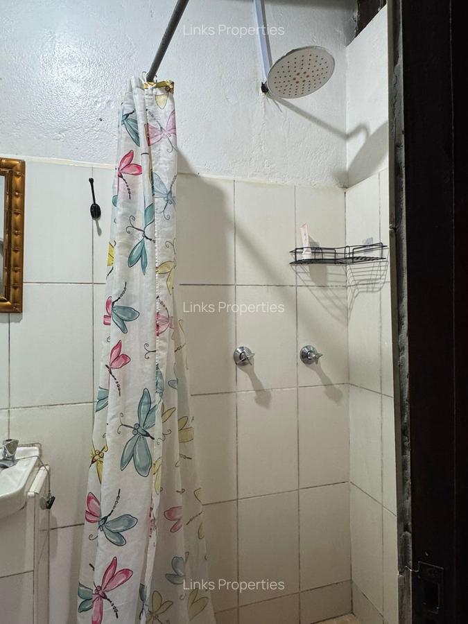 1 Bed House with En Suite at Karen Hardy - 8