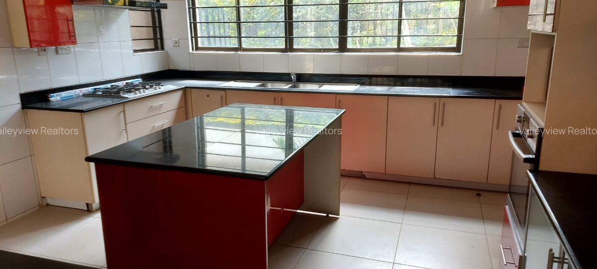 5 Bed Townhouse with En Suite at Lavington - 12