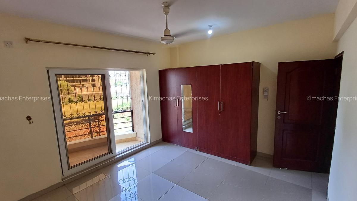 3 Bed Apartment with En Suite at Green Wood Drive - 10