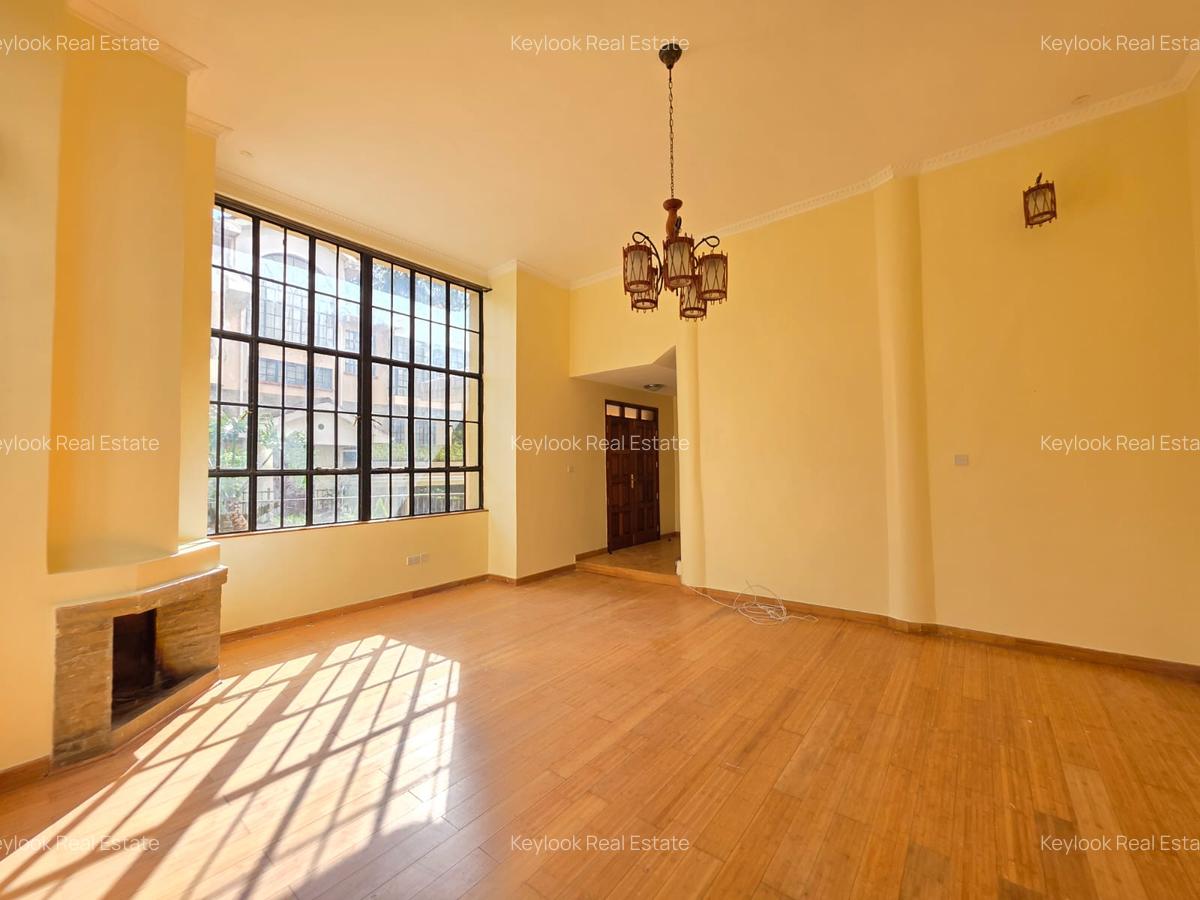 5 Bed Townhouse with En Suite at Othaya Road - 11