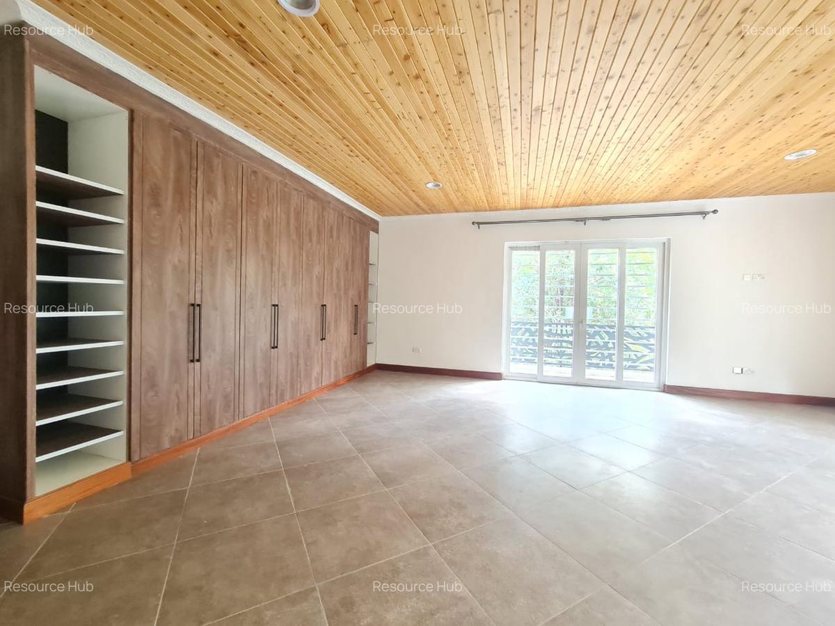 5 Bed Townhouse with En Suite at Rosslyn - 12