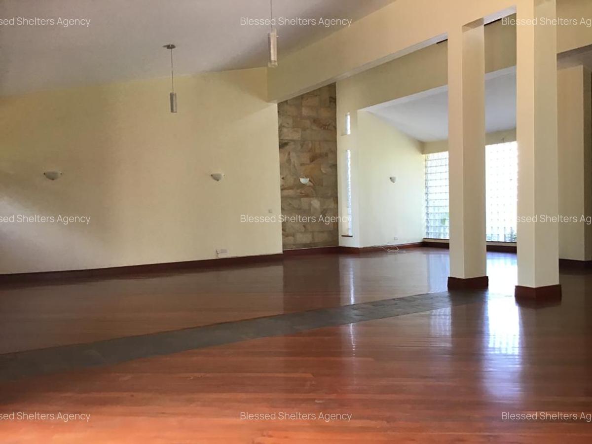 4 Bed House with En Suite in Runda - 12