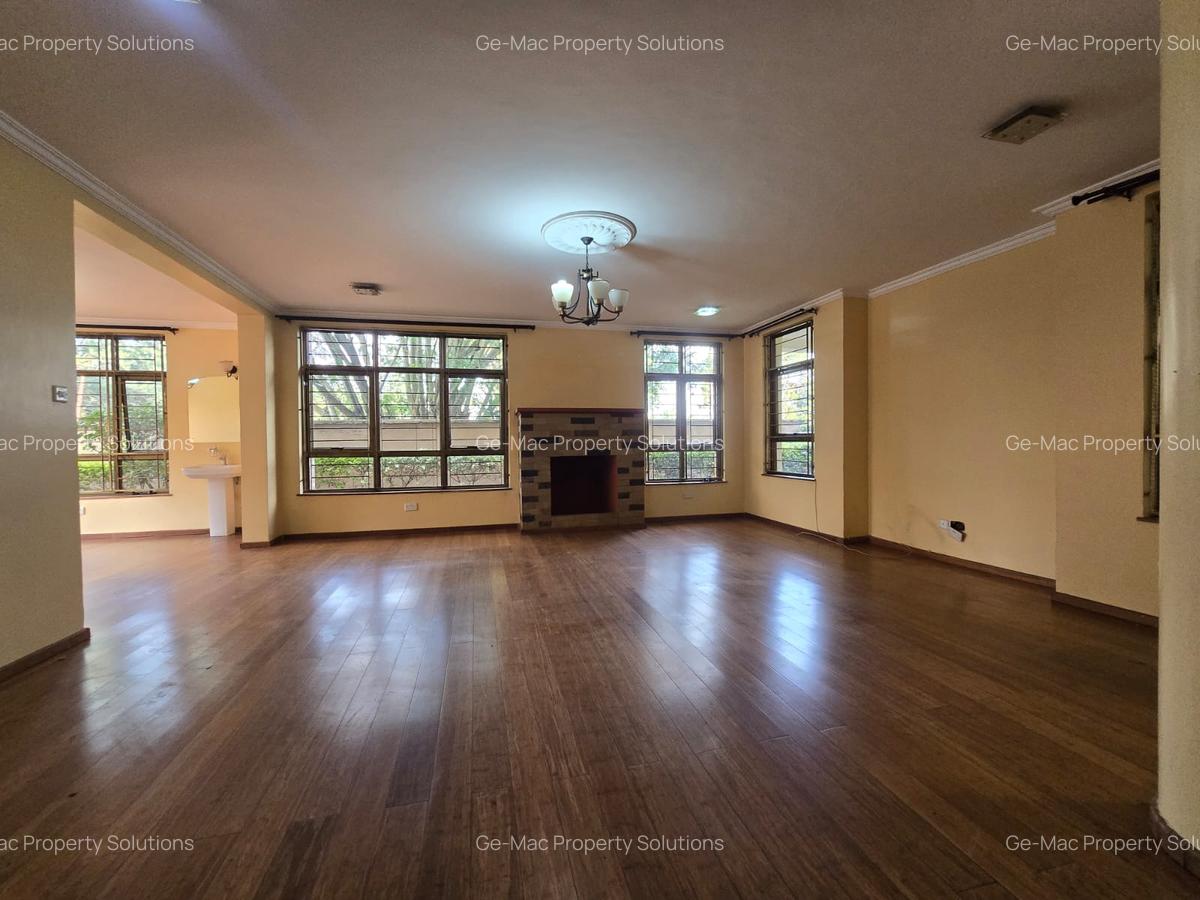 5 Bed House with En Suite in Lavington - 6