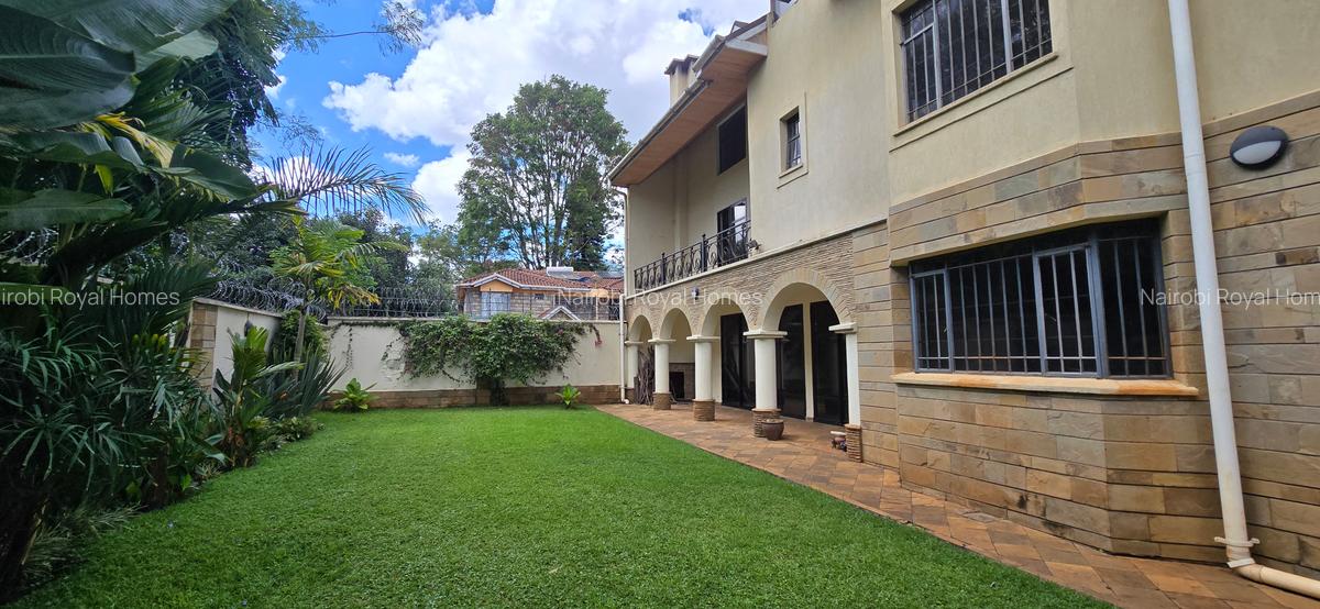 5 Bed Townhouse with En Suite at Lavington Green - 17