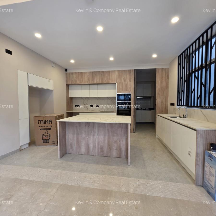 5 Bed Townhouse with En Suite in Westlands Area - 6