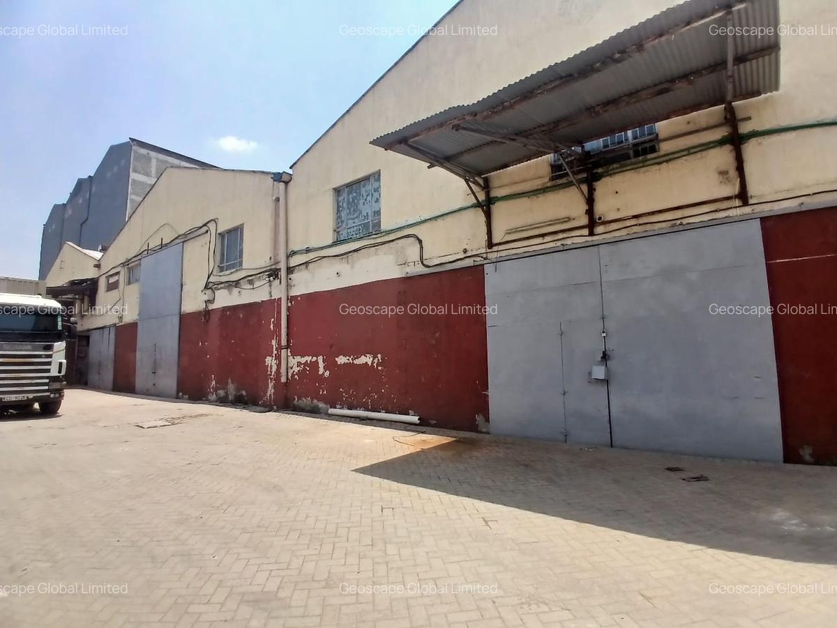 7,000 ft² Warehouse with Backup Generator in Industrial Area - 1