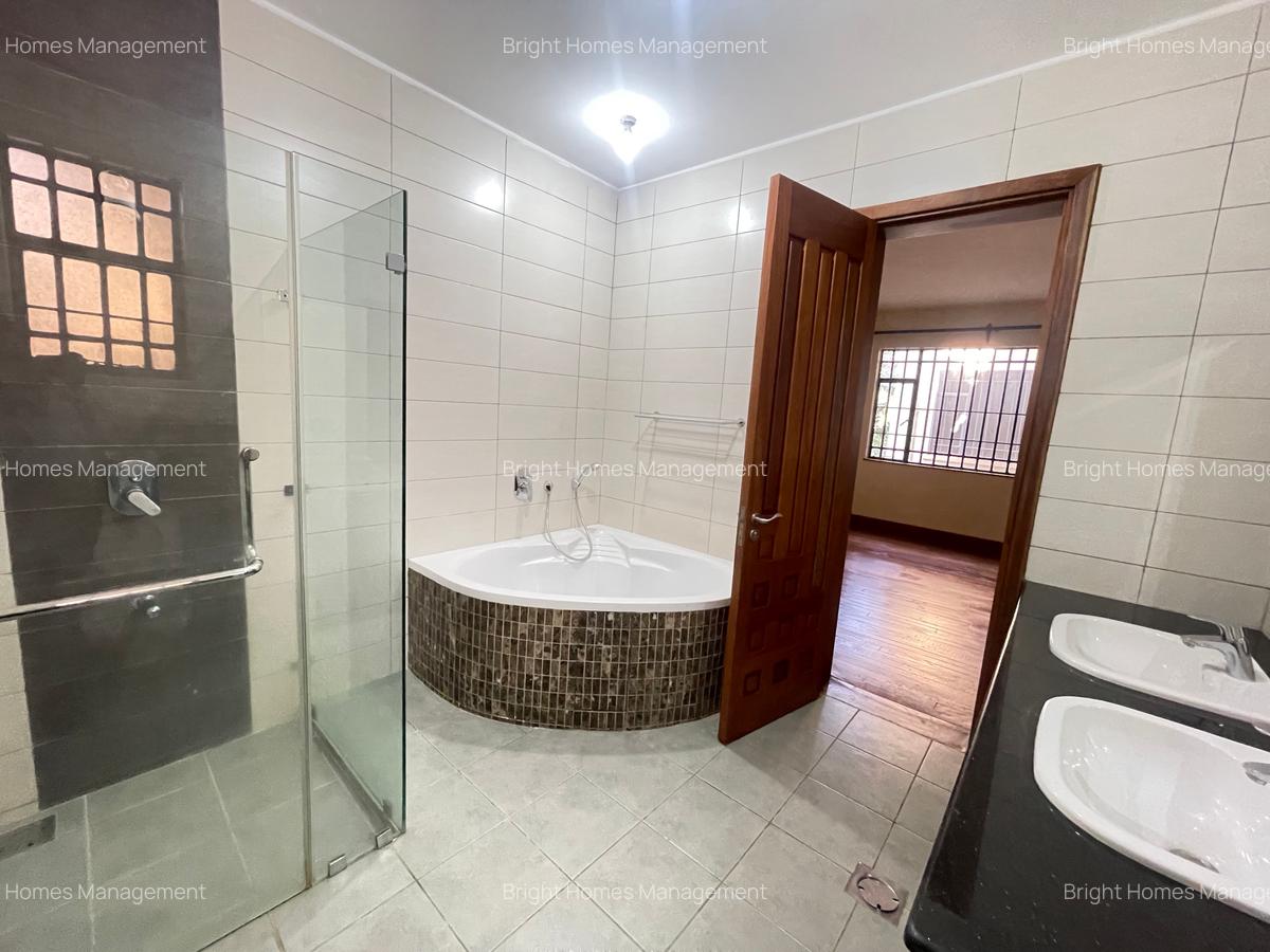 5 Bed Townhouse with En Suite in Lavington - 4