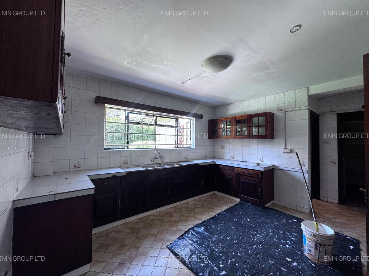 4 Bed House with En Suite in Nyari - 11