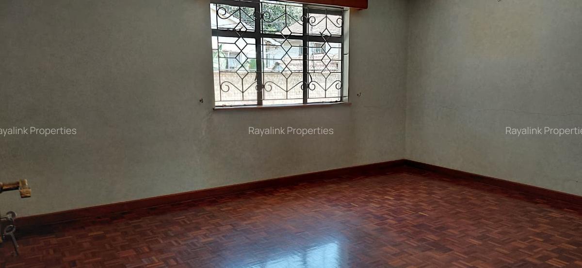 4 Bed Townhouse with En Suite at Grivellea - 10