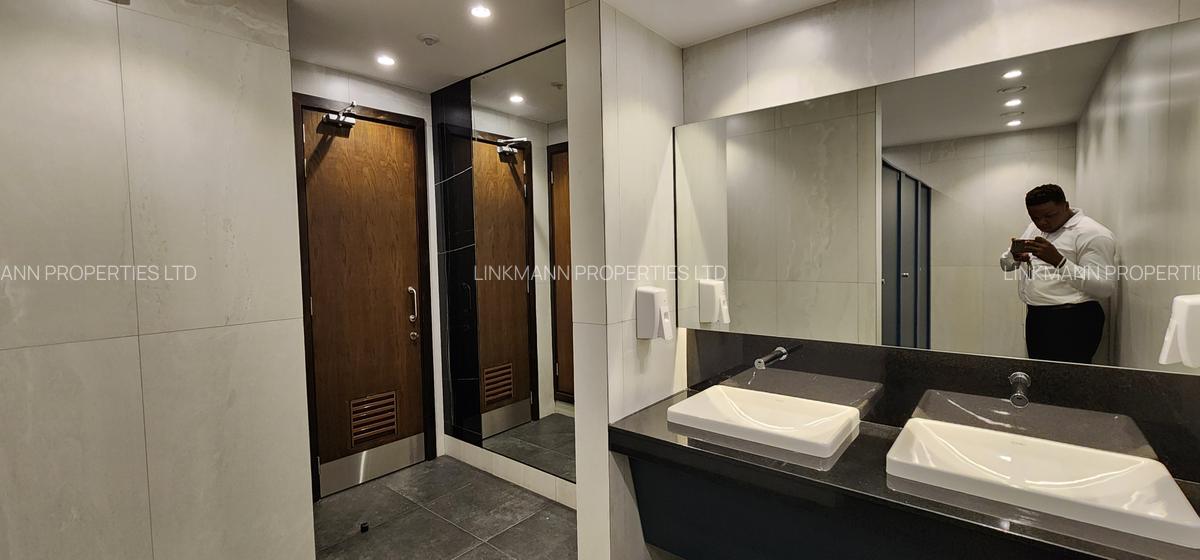 4,200 ft² Office with Service Charge Included in Lavington - 5