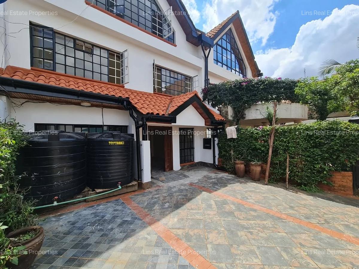 5 Bed Townhouse with En Suite in Brookside - 4