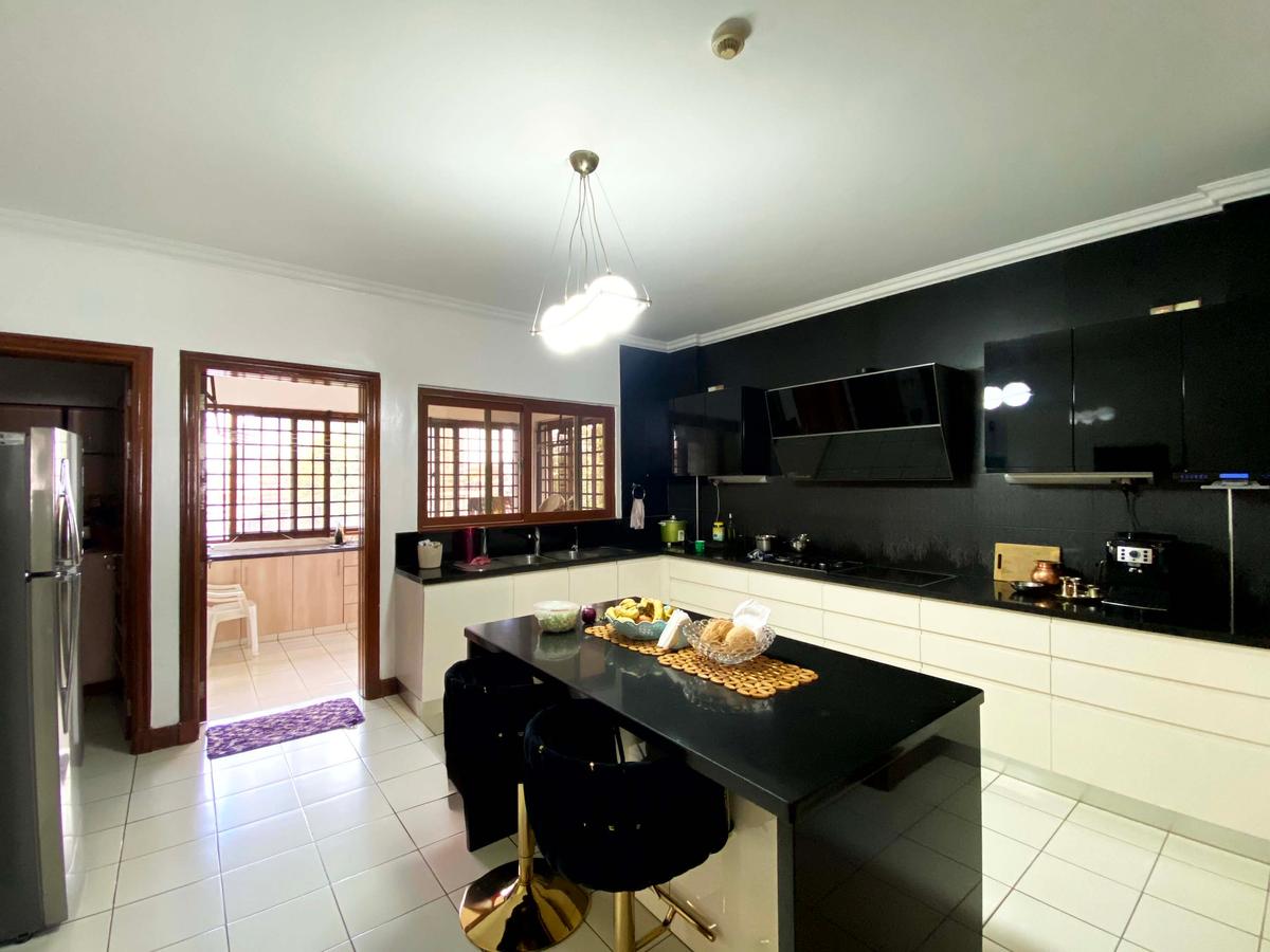 3 Bed Apartment with En Suite at Second Parklands Avenue - 8