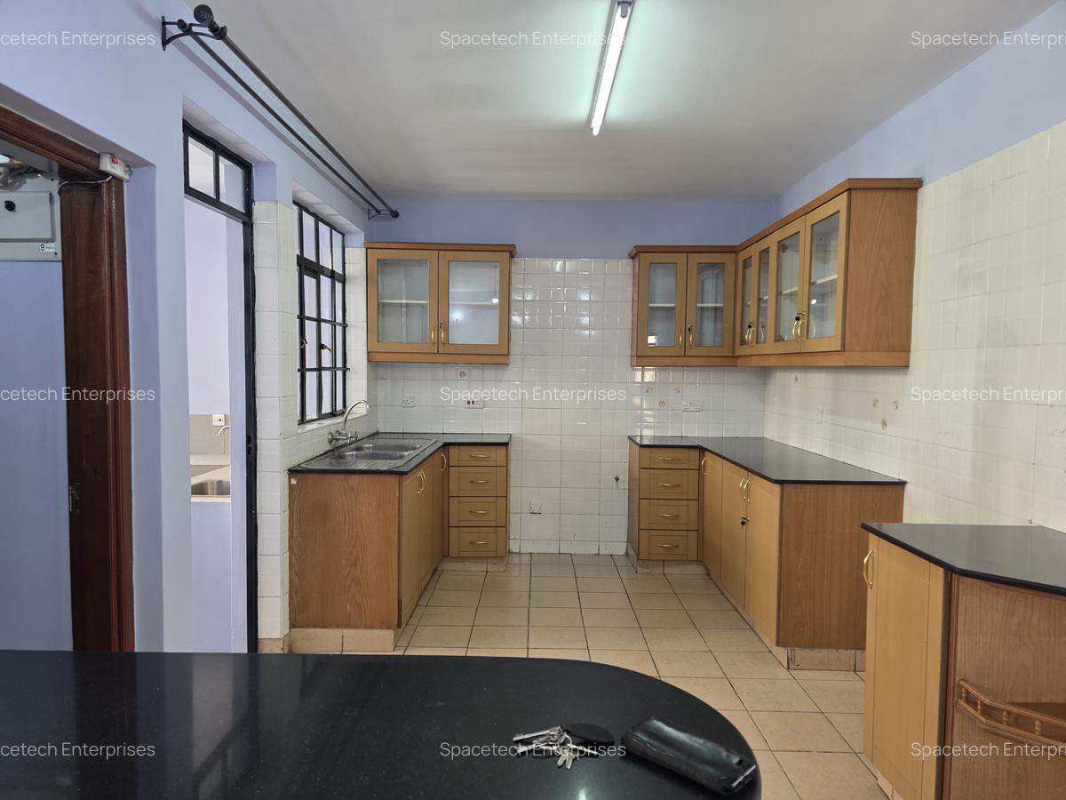 3 Bed Apartment with Backup Generator in Kilimani - 11