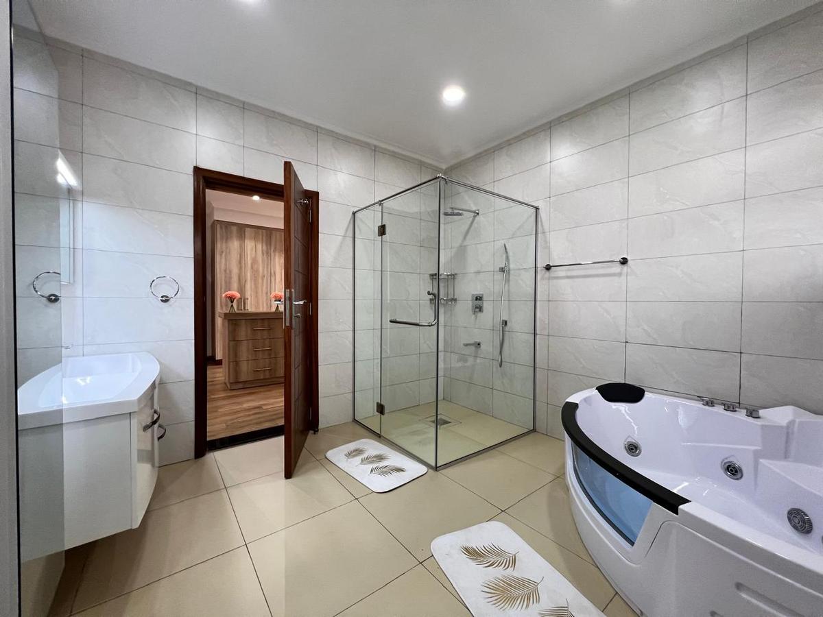 4 Bed Villa with En Suite in Runda - 10