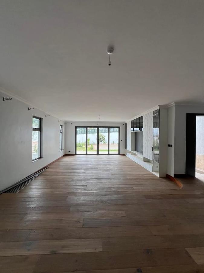 5 Bed Villa with En Suite in Lavington - 3